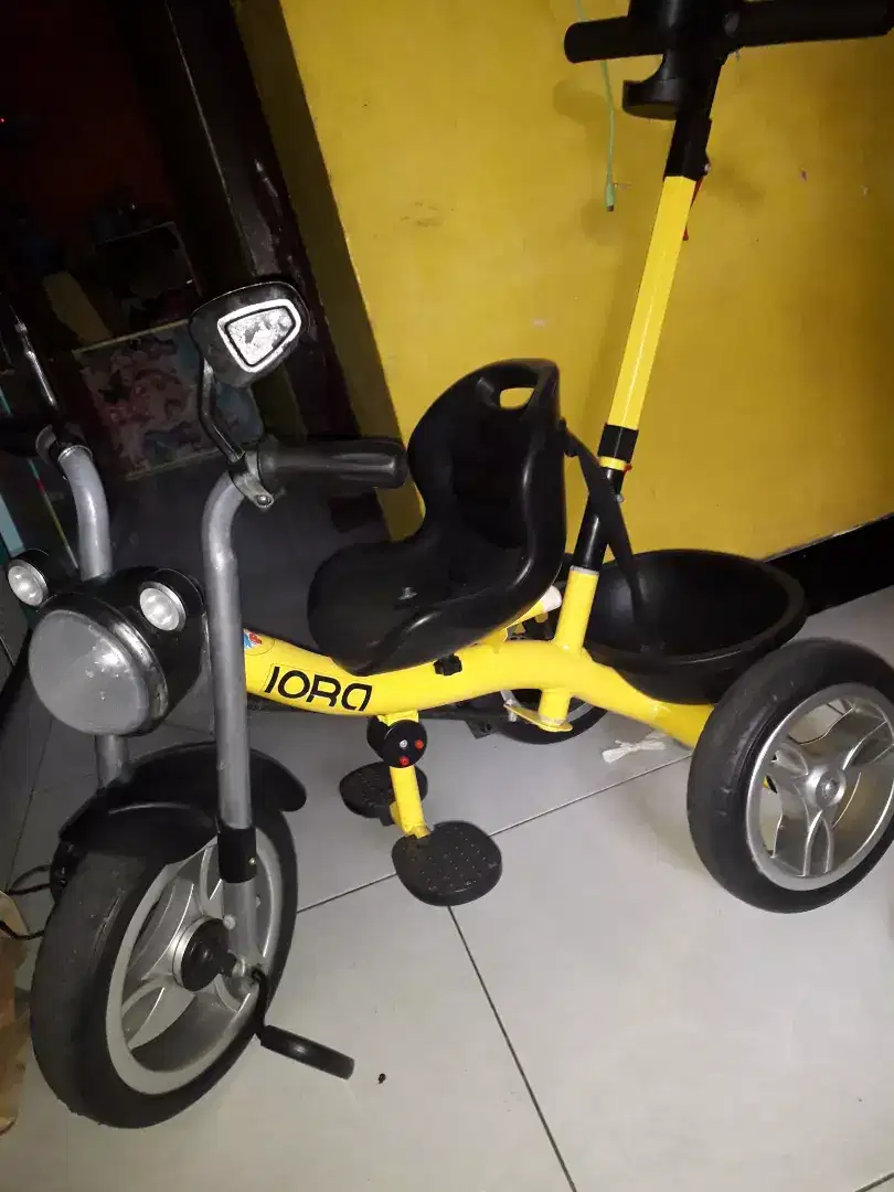 Sepeda roda 3 atau sepeda balita dan stroller baby