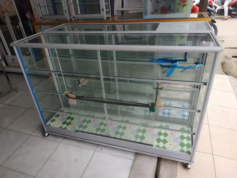 Etalase kaca uk 150 cm x 40 cm x 100cm