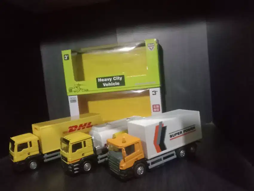 Mainan Diecast Truk Tangki
