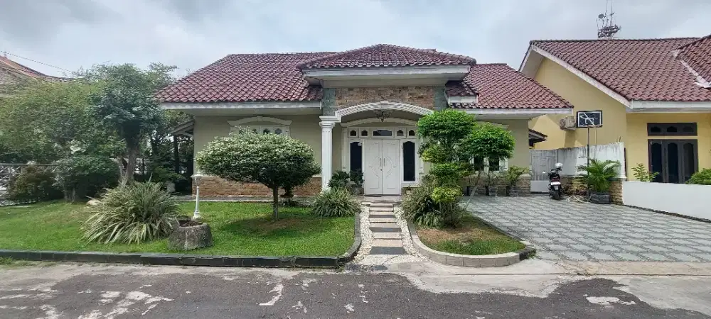 DIJUAL RUMAH POSISI HOOK SIAP HUNI BAGUS TERAWAT JL A YANI PLAJU