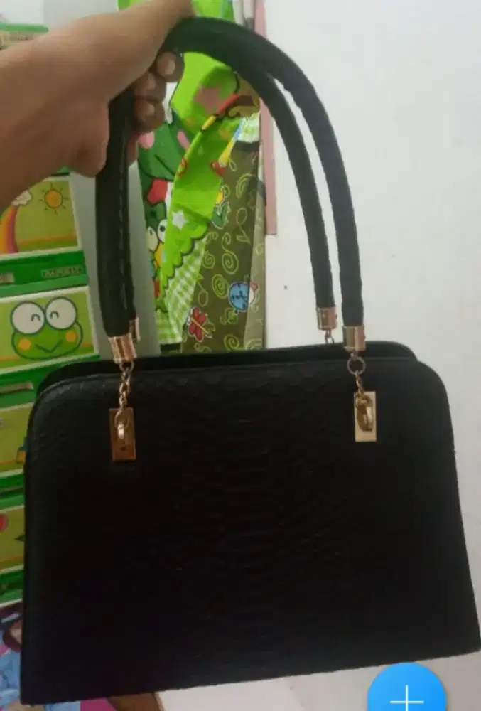 Tas hitam minus sleting