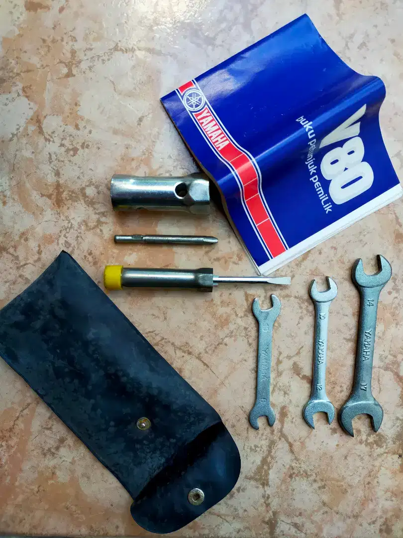 Buku pedoman + Perkakas kunci2 Ori Yamaha V80 Robot
