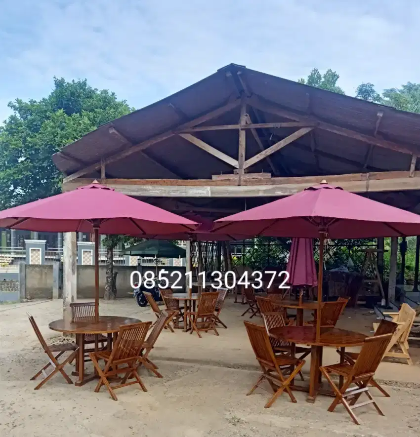 Set meja kursi payung cafe outdoor