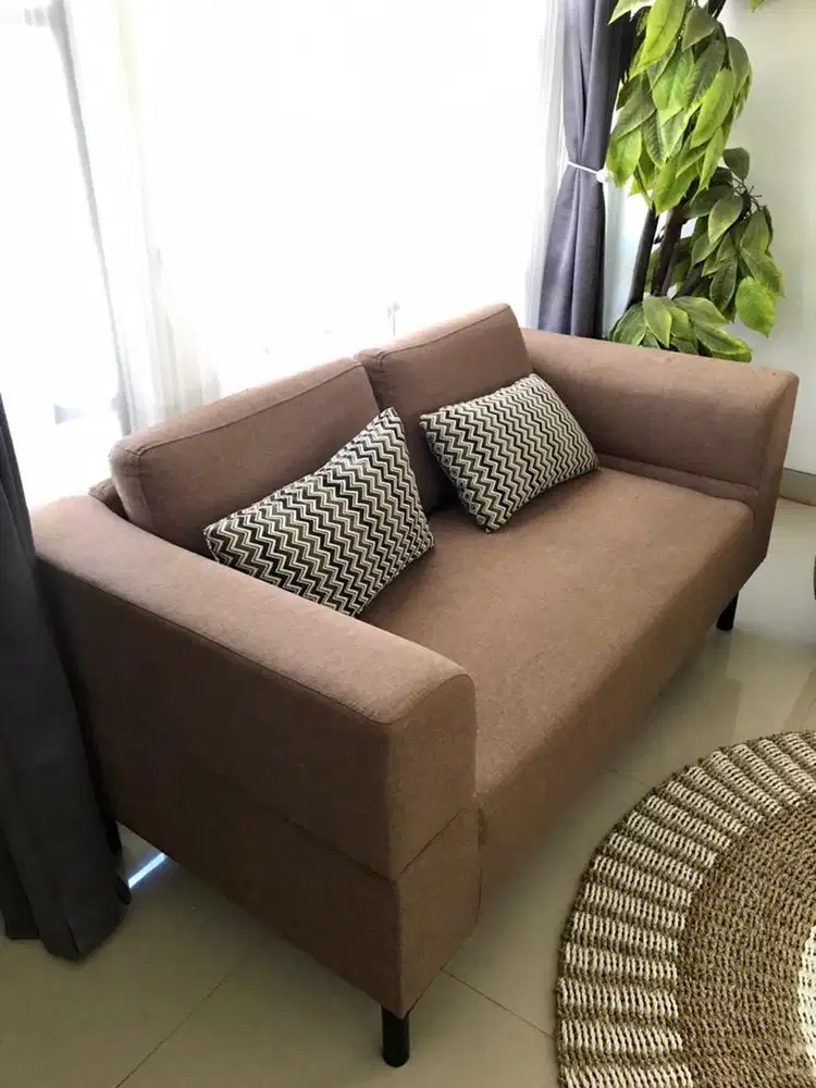 Sofa ruang tamu Informa warna coklat