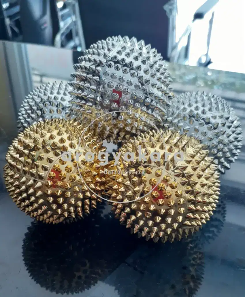Bola duri magnet besar