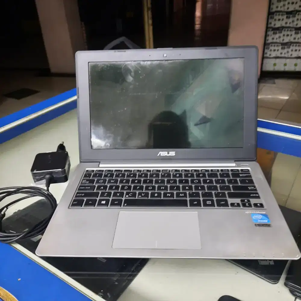 Servis komputer dan laptop