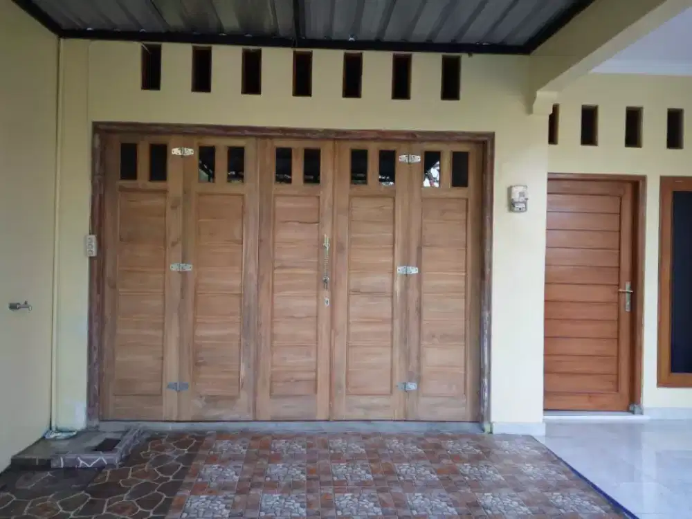 Pintu garasi kayu sleding dan lipat
