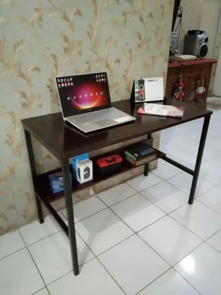 Meja komputer gaming industrial