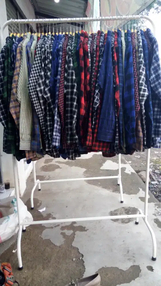 Gawang Oval Putih Usaha Baju