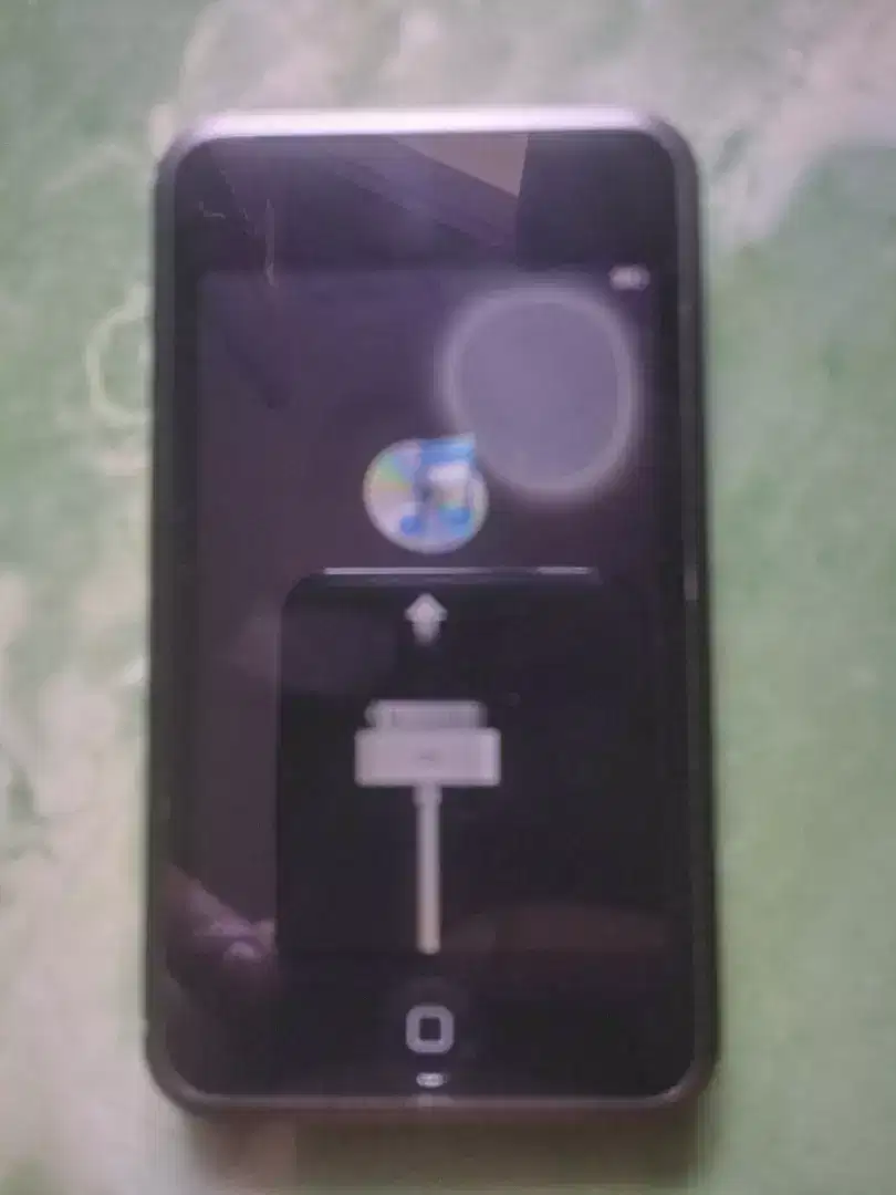 Ipod touch stuck apple logo