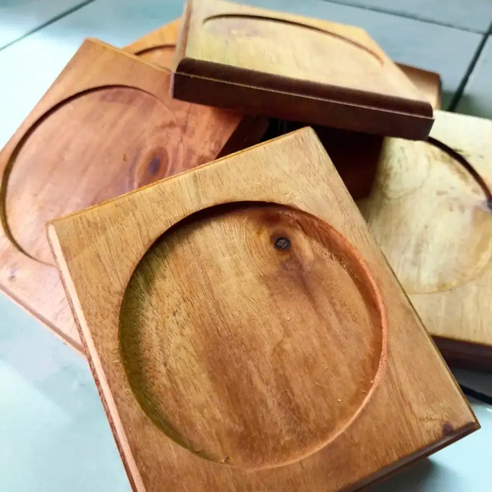 Tatakan gelas kayu klasik