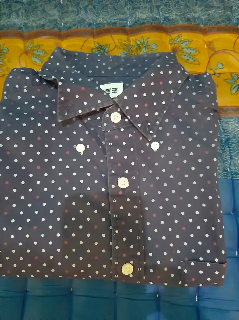 Kemeja polkadot uniqlo original second