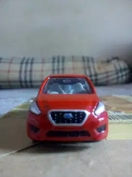 Die-Cast Tomica Datsun Go+ Panca