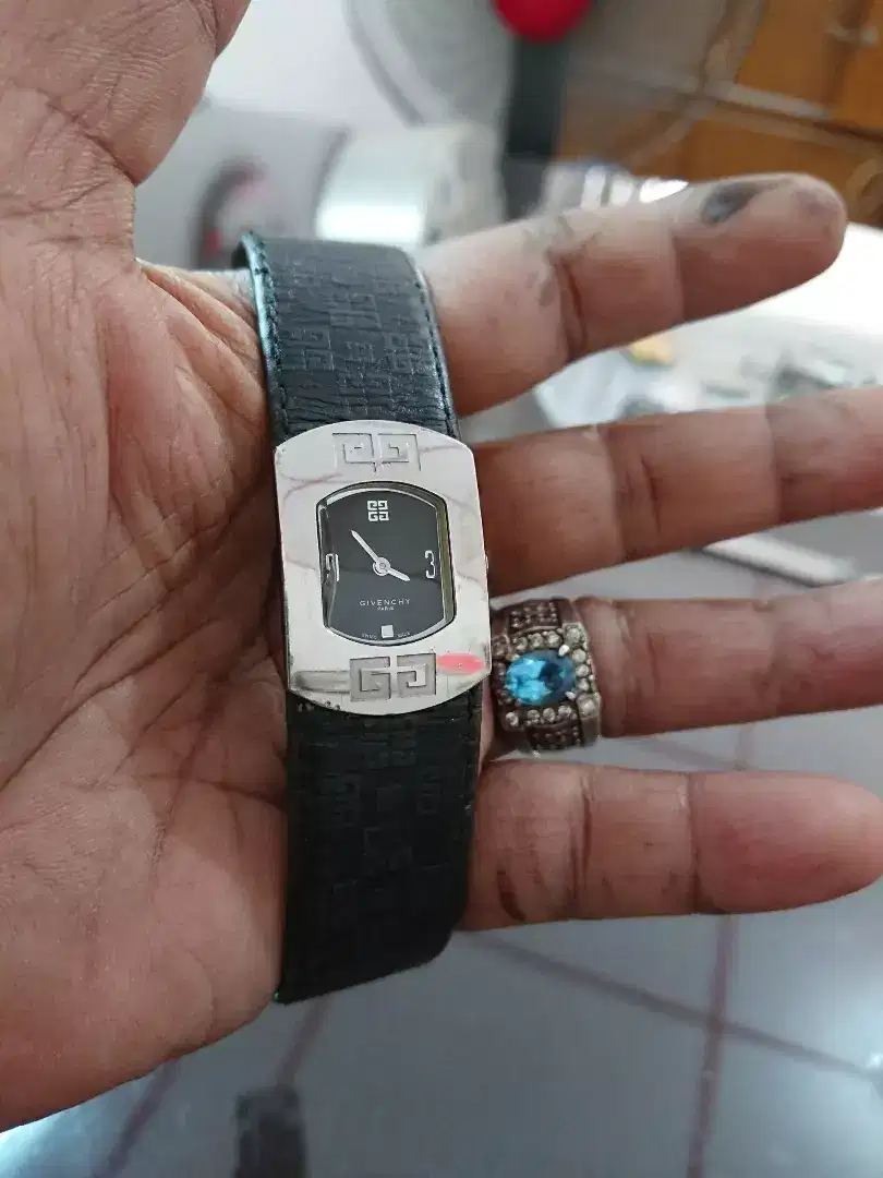 Jam Tangan Cewek Givenchy1 Petak Quartz