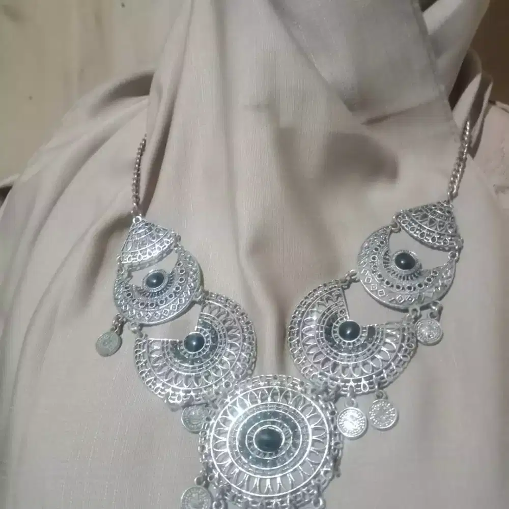 Kalung etnik kebaya