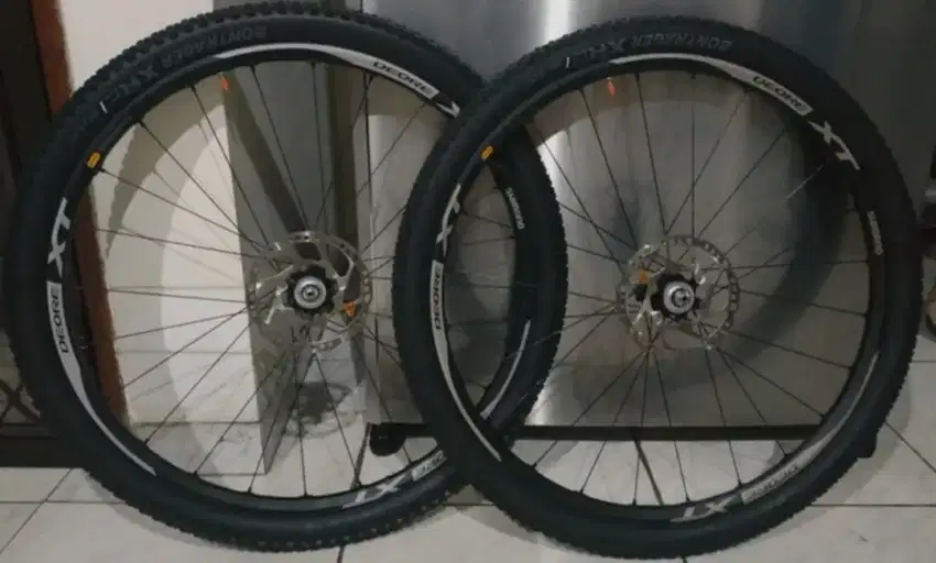 Shimano Deore WH-M785 XT wheelset + ban Bontrager XR2