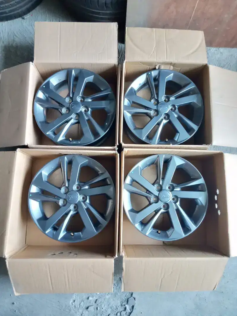 Velg oem xenia 2022 r15 5x100