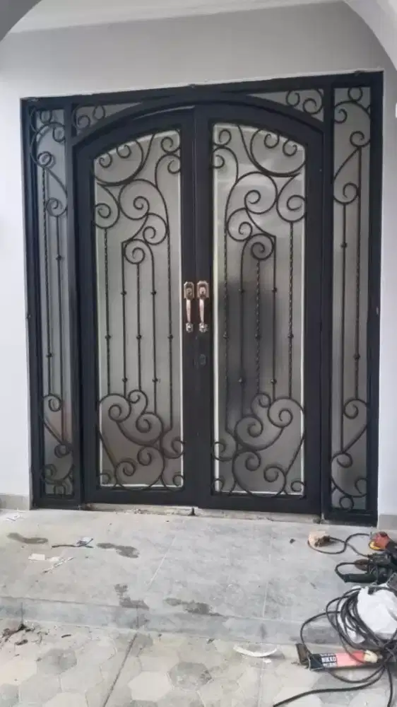 Pintu tempa klasik