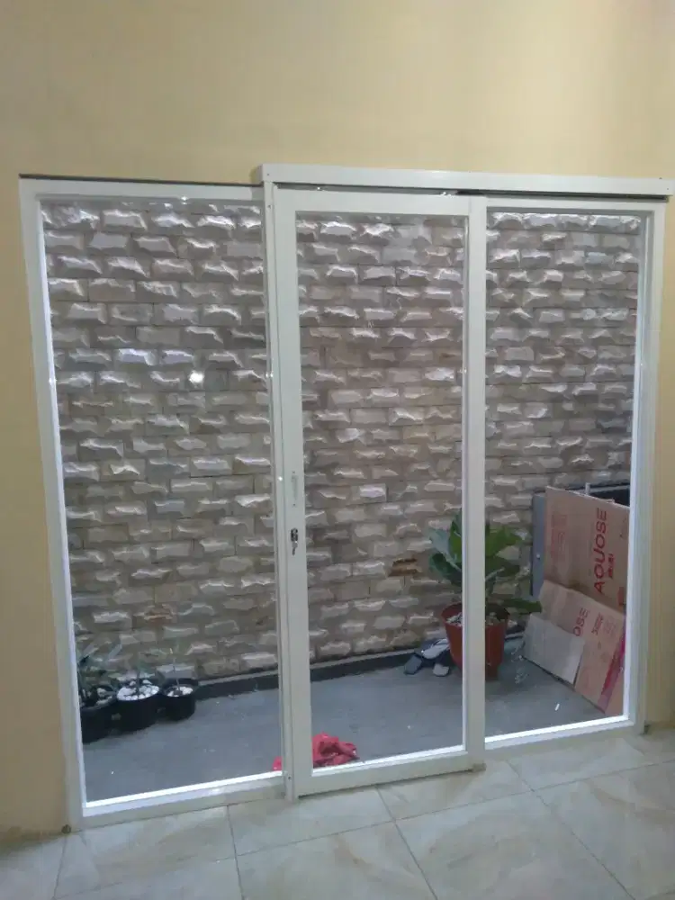 Pintu geser aluminium