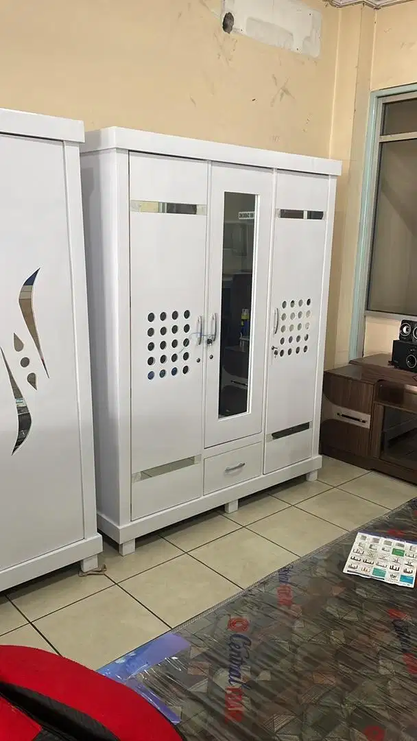 Lemari 3 pintu jumbo kayu mix