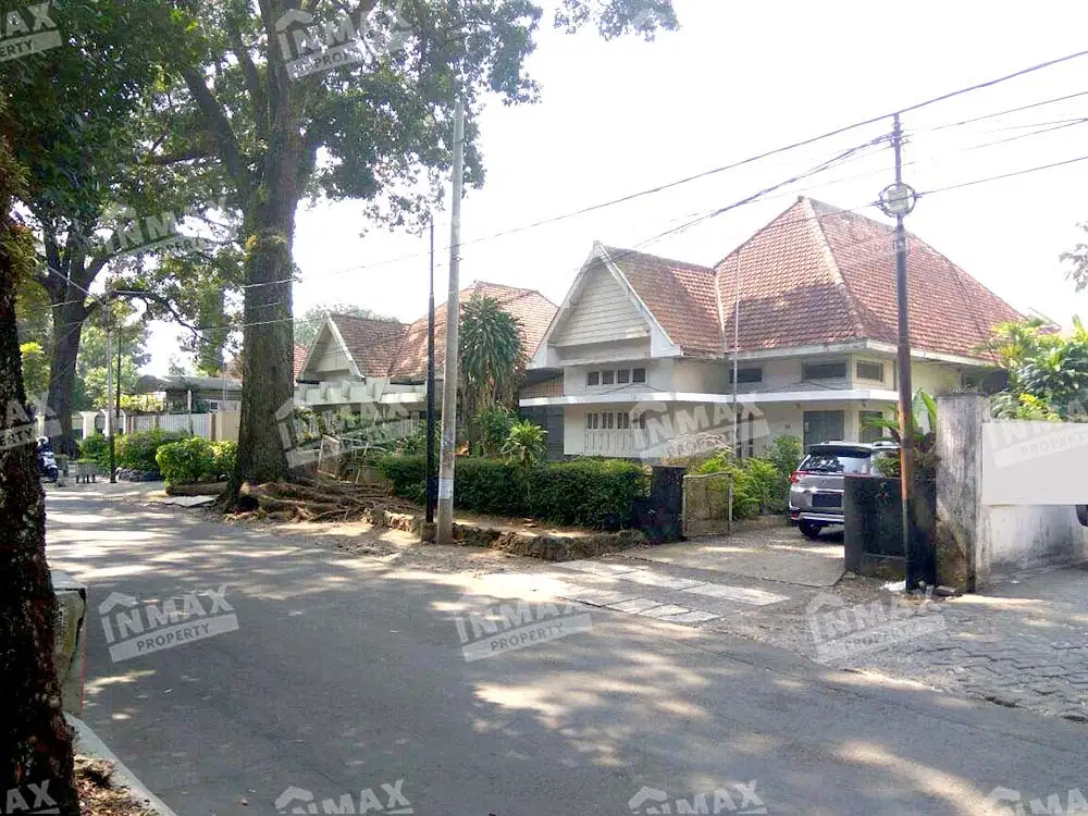 Rumah Kuno Classic Belanda Lokasi Di Daerah Gunung - Gunung - Dijual