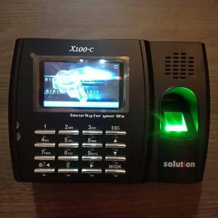 Mesin absensi fingerprint solution X100 C sudah pemasangan