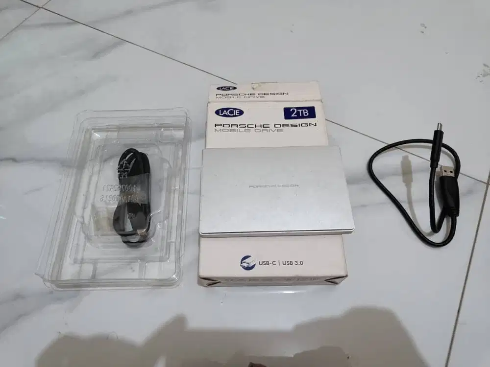 LaCie PORSCHE DESIGN 2 TB P9227 USB-C MOBILE HardDrive/STFD2000400