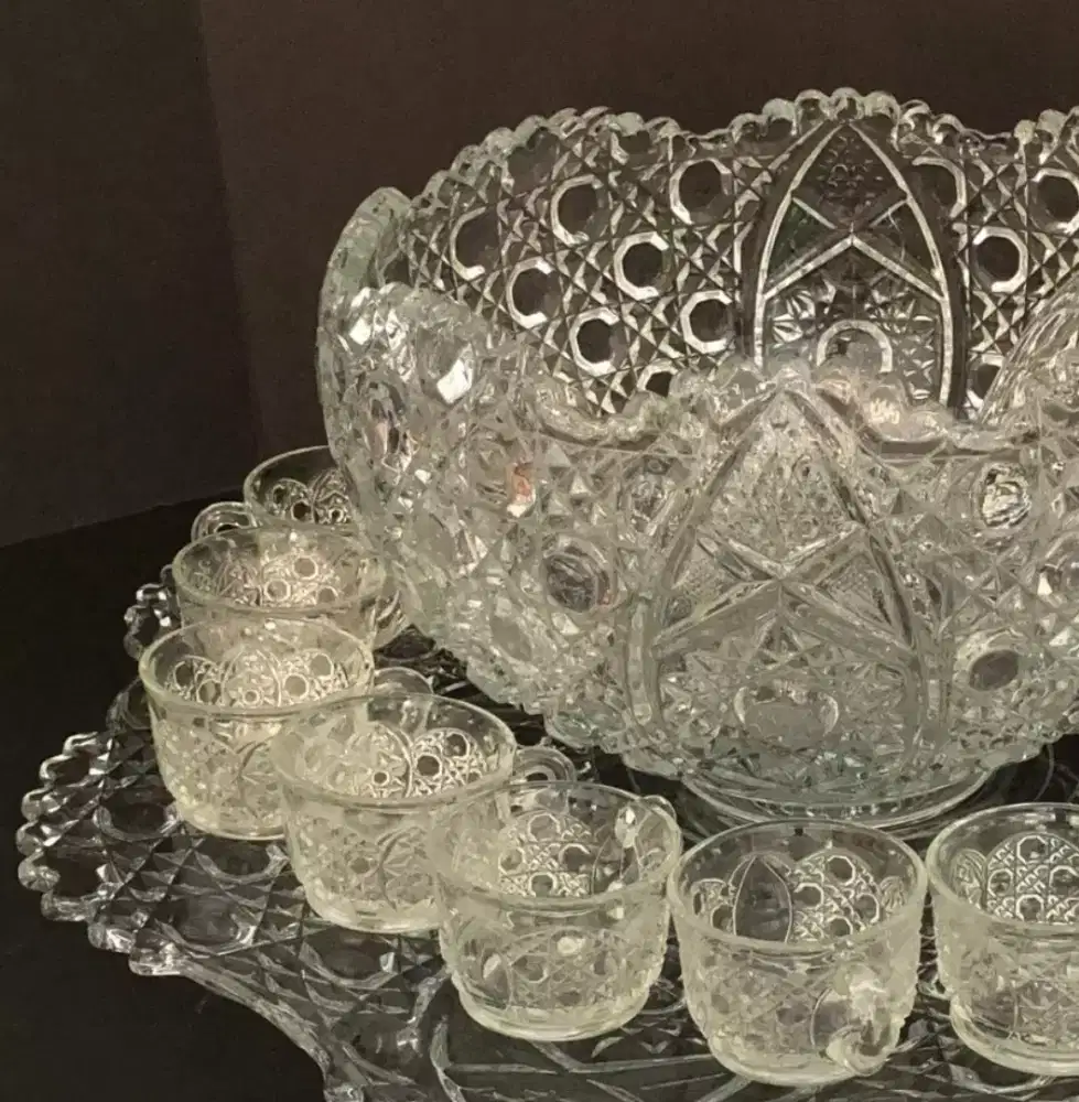 Daisy & button punch bowl 1970