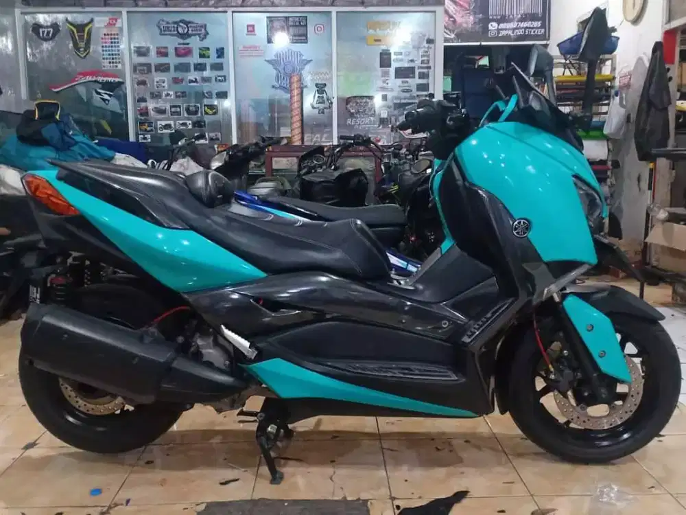 PASANG STICKER MOTOR MOBIL