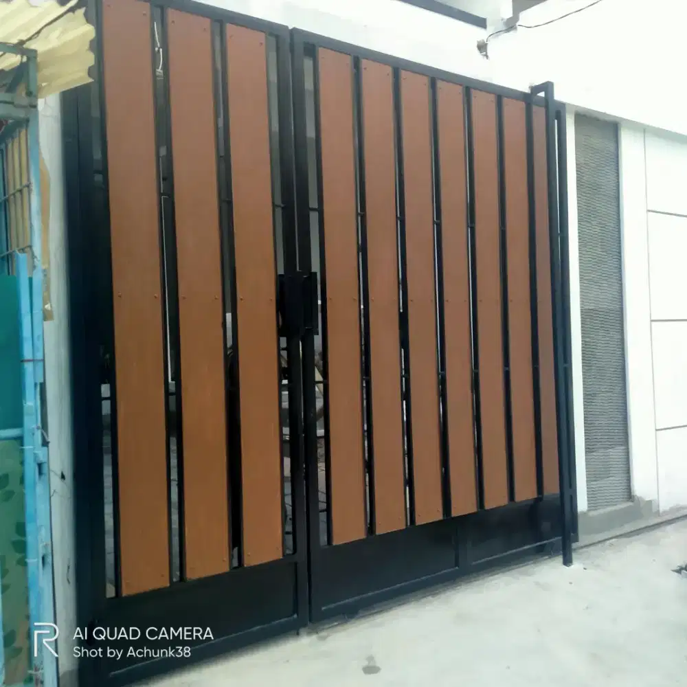 Pagar minimalis kombinasi serat motif kayu