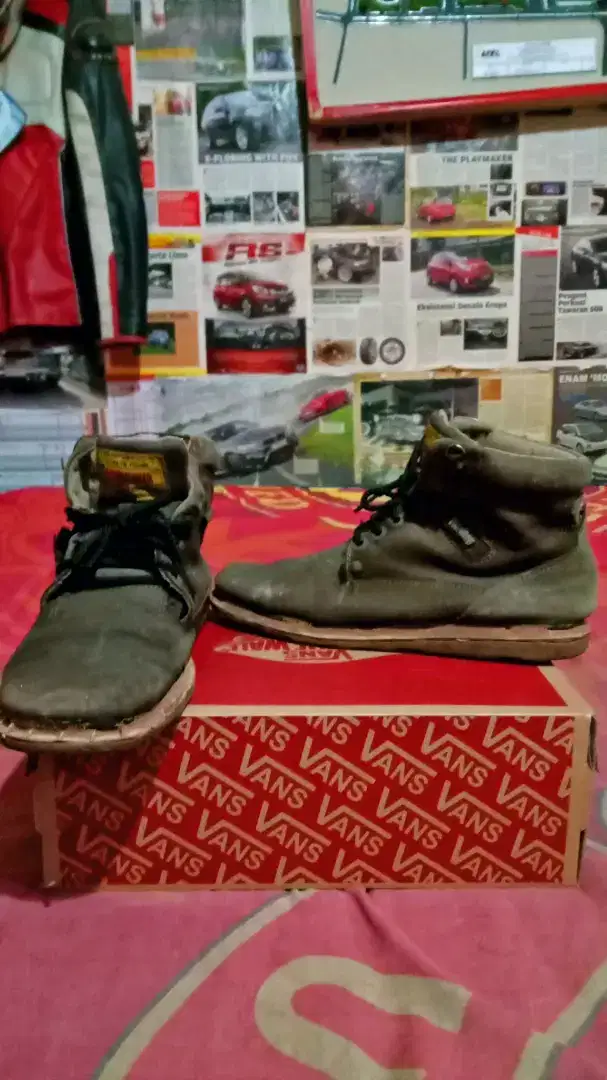 Sepatu gunung size 43