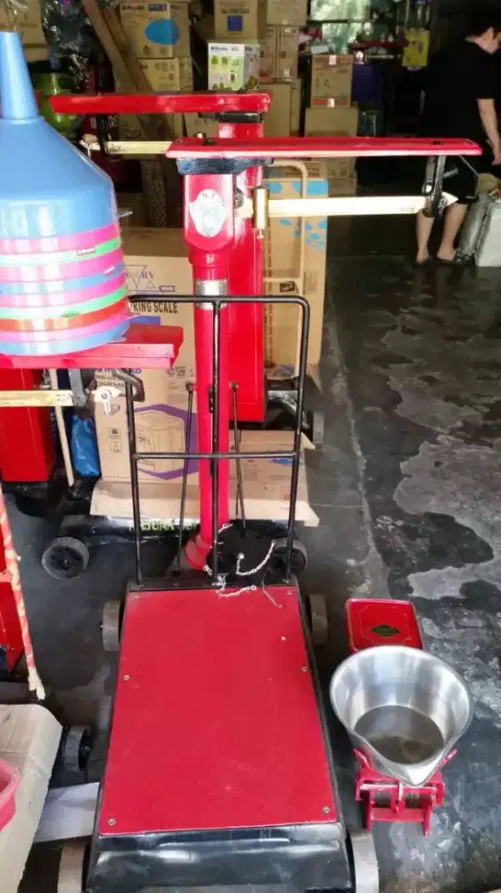 Timbangan Dacin Duduk Lantai Berat 300 kg Body Besi Murah 300kg