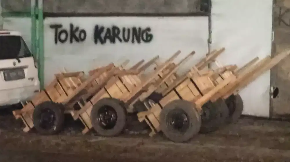 Gerobak kayu proyek serbaguna