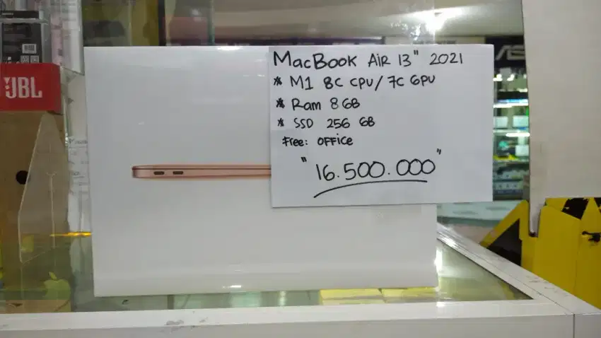 New macbook air 13 inch m1 256gb