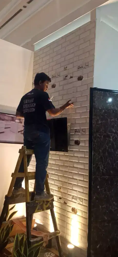 Tukang keramik profesional