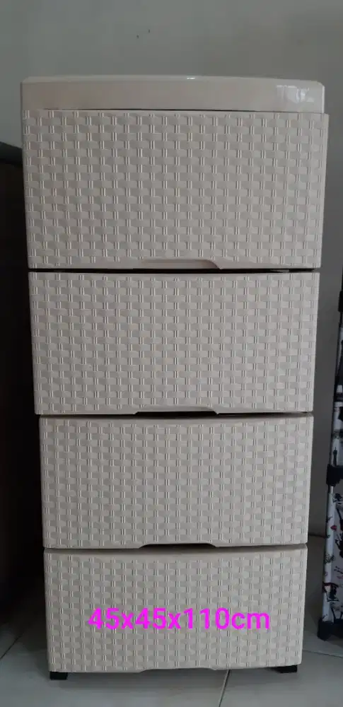 Lemari plastick hokky putih