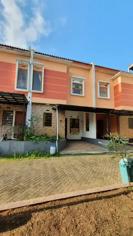 Rumah villa dalam cluster Bandung sayap setra duta
