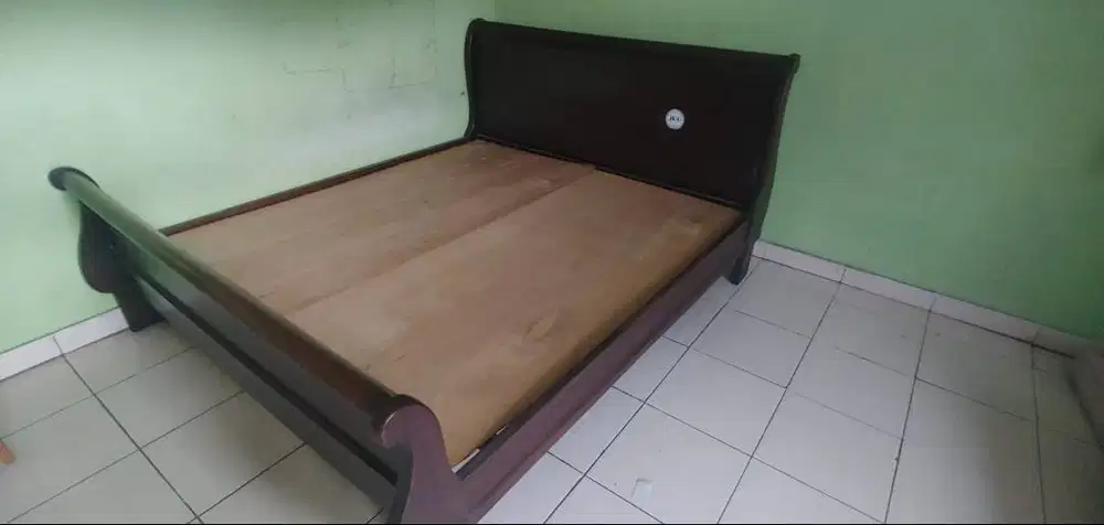 Tempat Tidur Klasik Kayu Jati