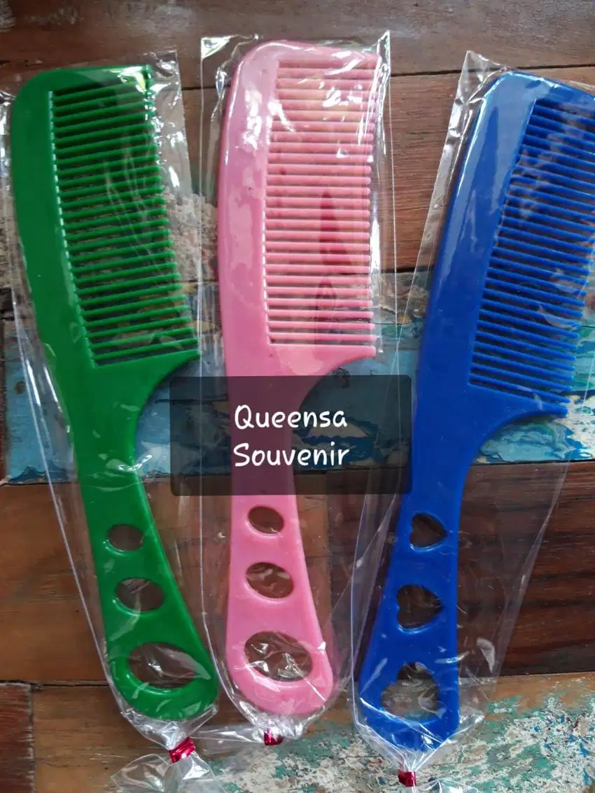 Souvenir sisir plastik