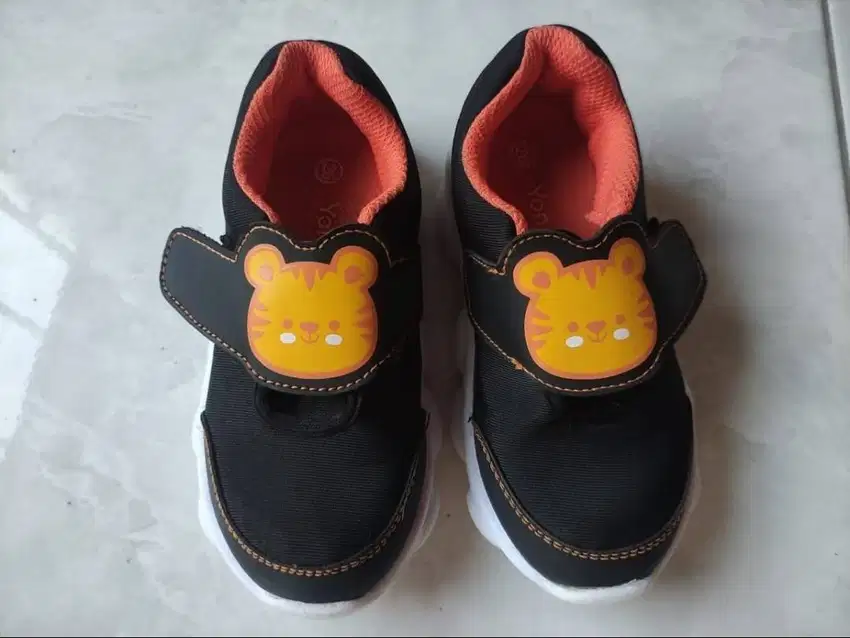 Sepatu Anak Gambar Kucing Warna Hitam Putih