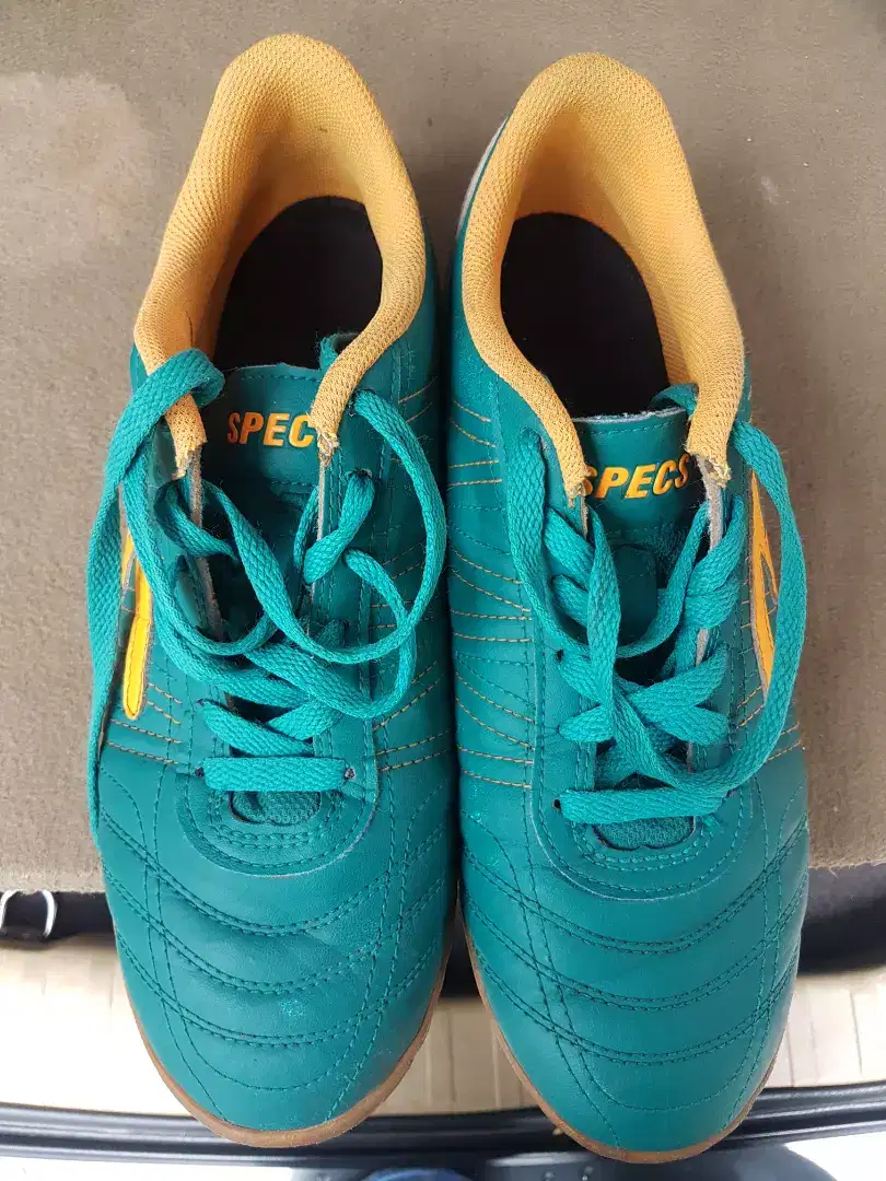 Di jual sepatu specs