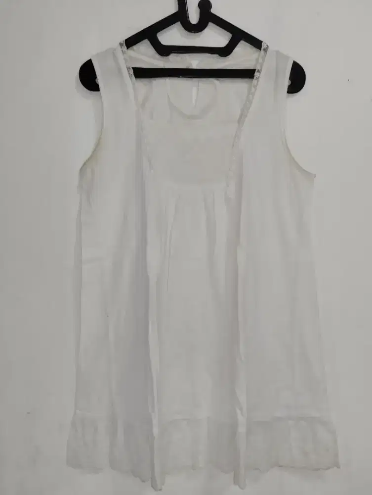 Dijual Atasan Wanita Warna Putih