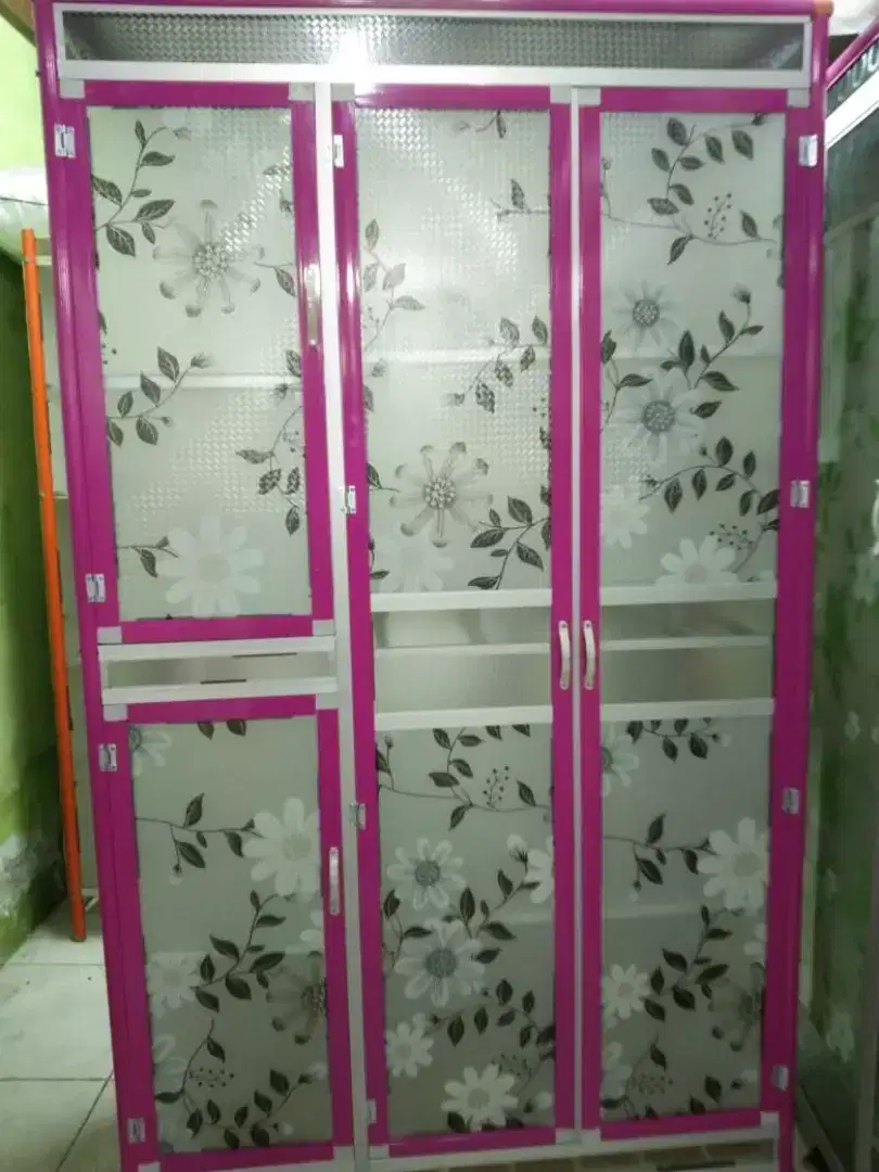 Rak piring 3 pintu tertutup