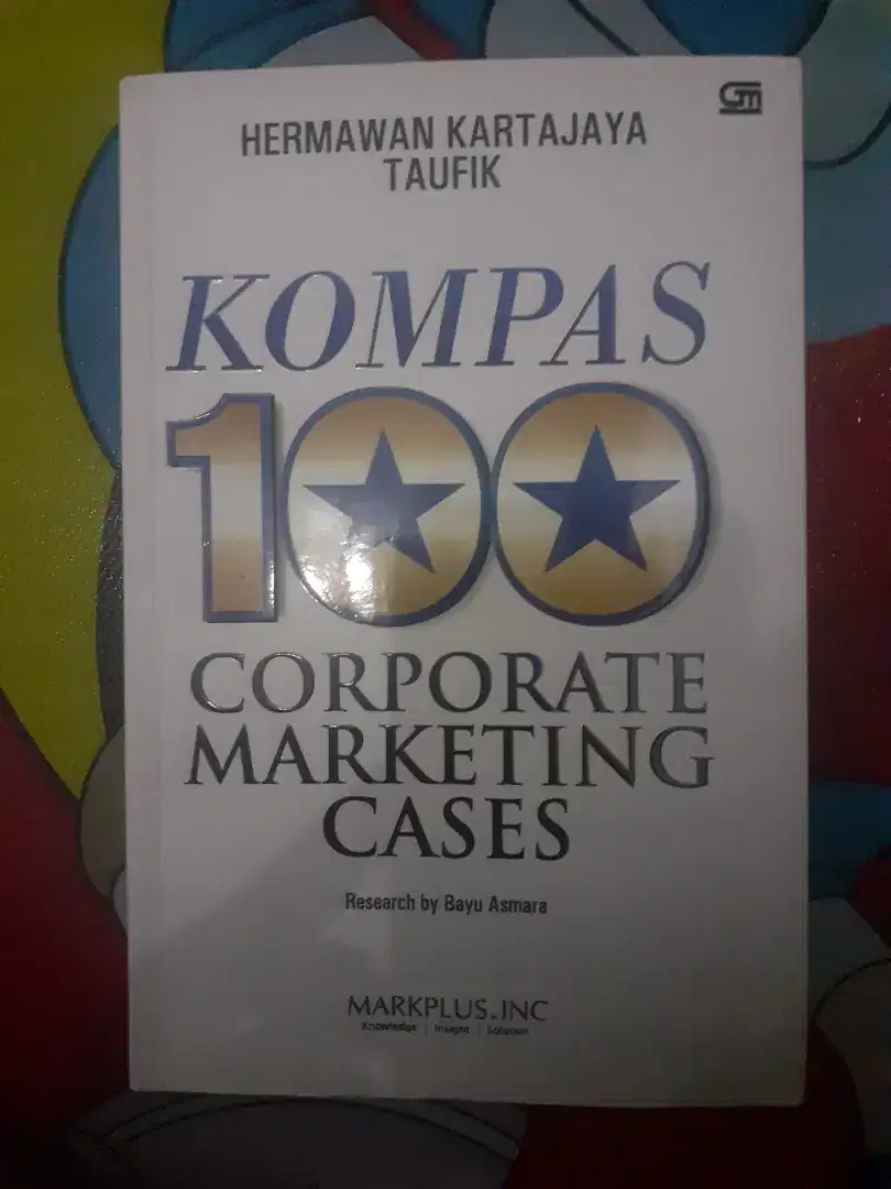 Buku 100 CORPORATE MARKETING CASES