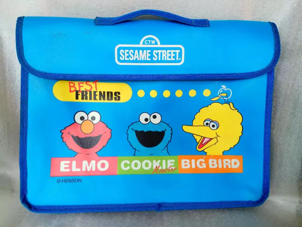 tas postman sesame street, lebar 42cm tinggi 32 cm..made.in korea