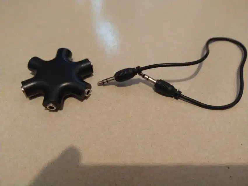 Adapter Audio Hub 3.5mm 6 Port Aux