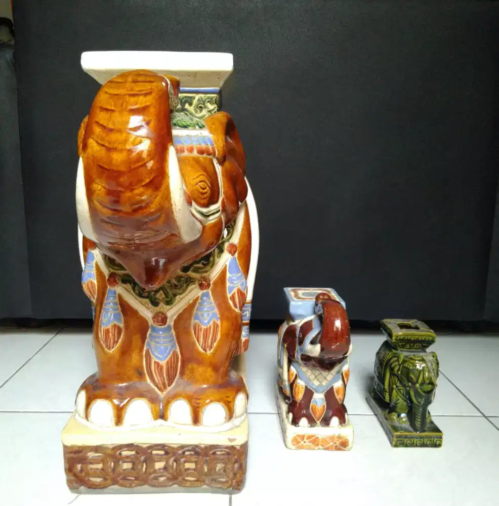 patung gajah keramik