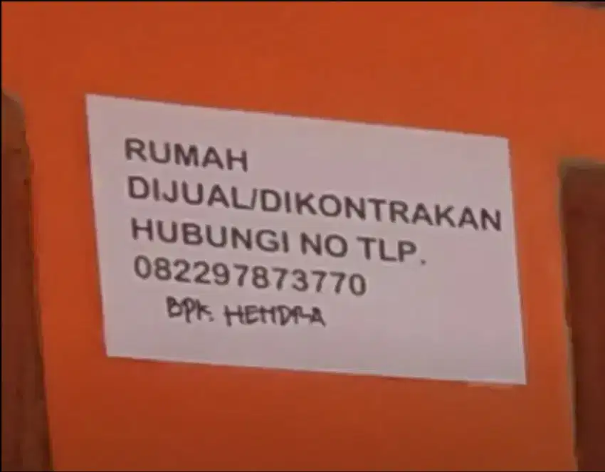 DIKONTRAKAN RUMAH DEPAN LAPANGAN VOLY