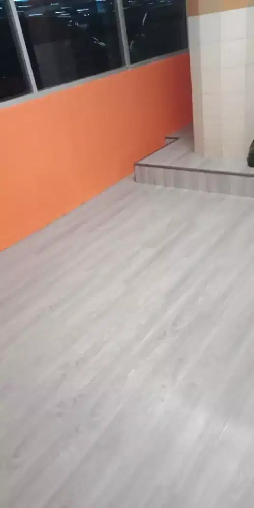 Vinyl plank PVC termasuk pasang