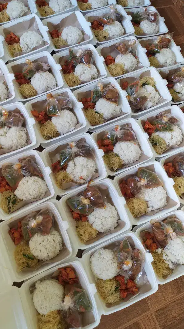 Nasi box ayam rendang